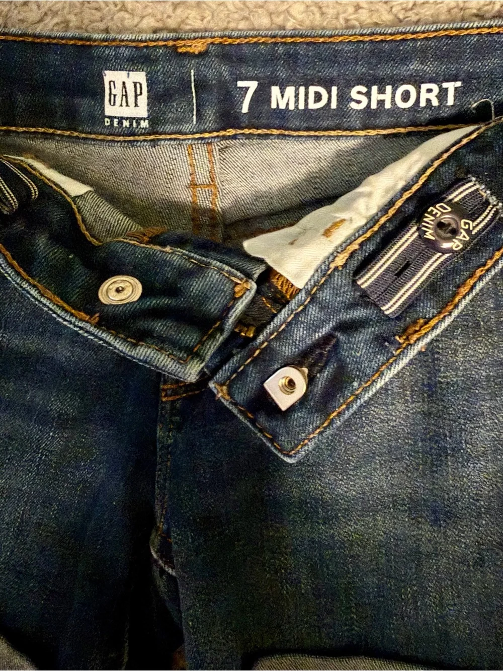 GAP Denim Midi Shorts in Dark Blue, size 7